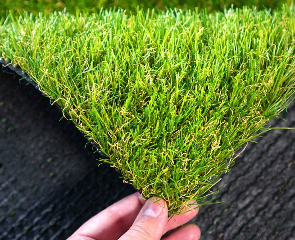 Pet-safe artificial grass with advanced drainage system